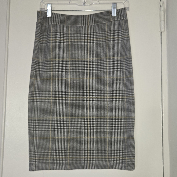 Renee C. Dresses & Skirts - Renee C. Women's Plaid Pull On Skirt High Waist Size M